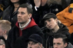 V站体育新闻-图片报：诺伊尔昨晚现场观战拜仁失利，仍不确定次回合能否复出