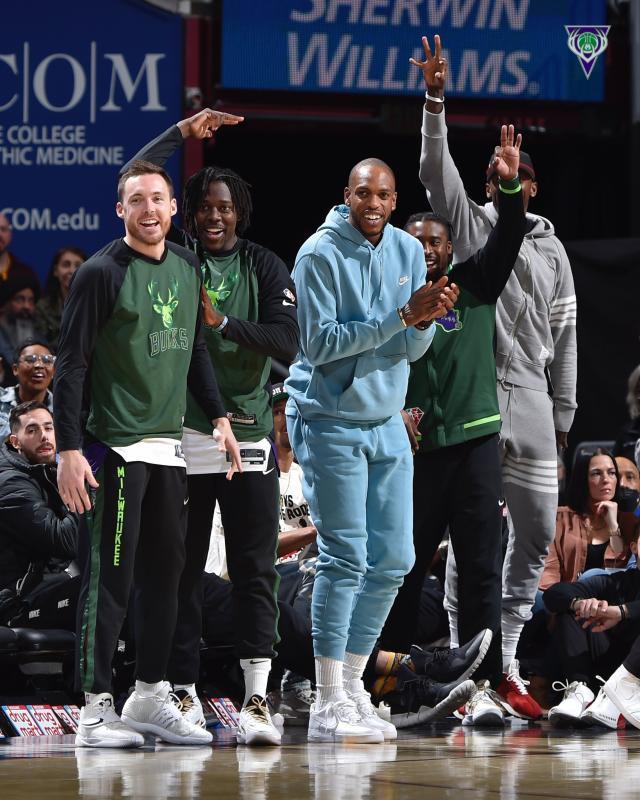 V站-雄鹿敲响如意算盘落到第三 绿军76人各有难题